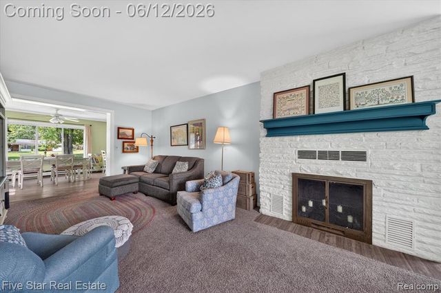82 E Hurst Drive, Troy, MI 48085