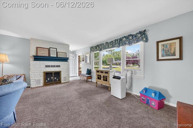 82 E Hurst Drive, Troy, MI 48085