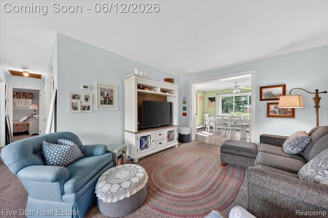 82 E Hurst Drive, Troy, MI 48085