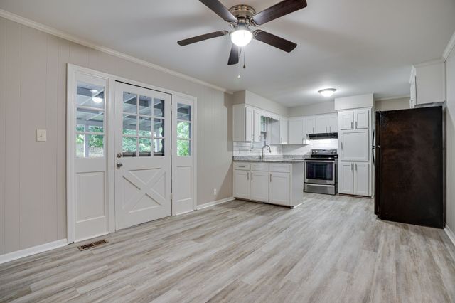 125 Curtis Cross Roads, Hendersonville, TN 37075