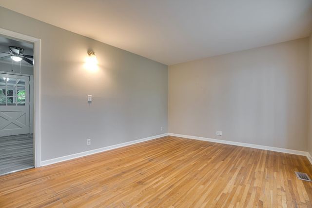 125 Curtis Cross Roads, Hendersonville, TN 37075