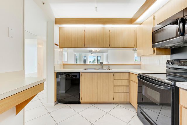 1001 Seafarer Circle 305, Jupiter, FL 33477