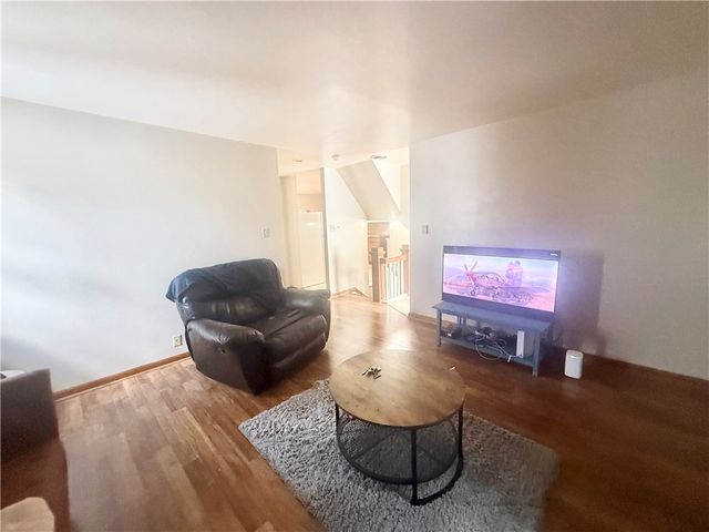 800 Ellsworth Ave, Jeannette, PA 15644