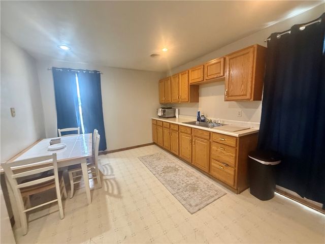 800 Ellsworth Ave, Jeannette, PA 15644