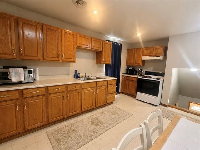 800 Ellsworth Ave, Jeannette, PA 15644