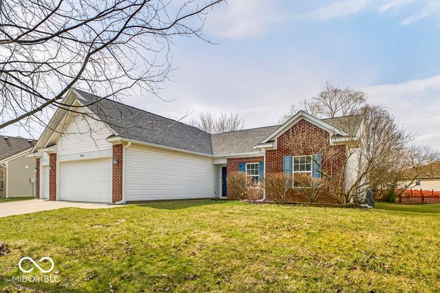 2212 Southlake Avenue E, Greenwood, IN 46143