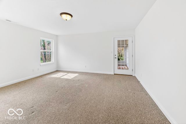 2212 Southlake Avenue E, Greenwood, IN 46143