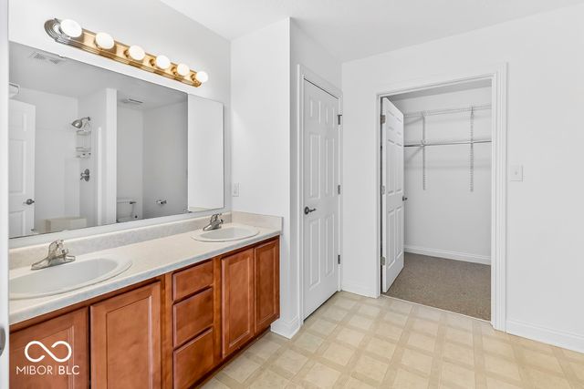 2212 Southlake Avenue E, Greenwood, IN 46143