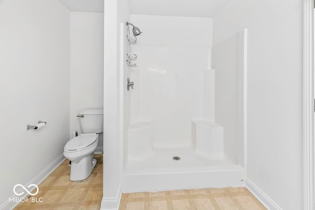 2212 Southlake Avenue E, Greenwood, IN 46143