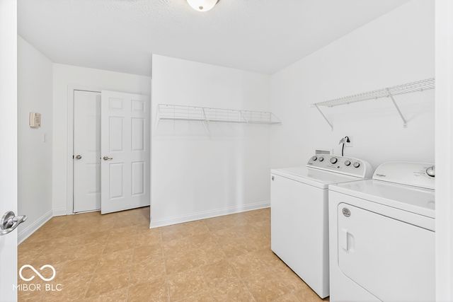 2212 Southlake Avenue E, Greenwood, IN 46143