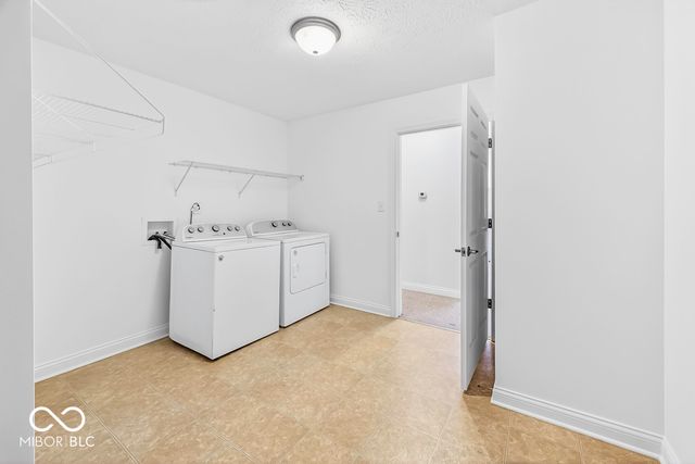 2212 Southlake Avenue E, Greenwood, IN 46143