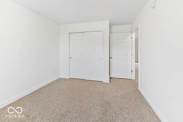 2212 Southlake Avenue E, Greenwood, IN 46143