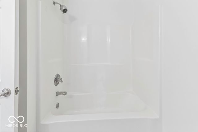 2212 Southlake Avenue E, Greenwood, IN 46143