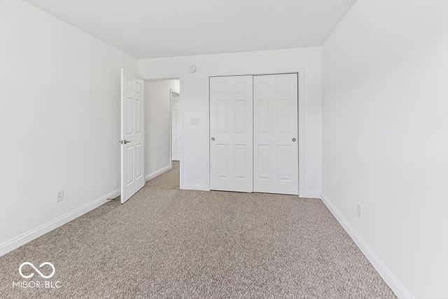 2212 Southlake Avenue E, Greenwood, IN 46143