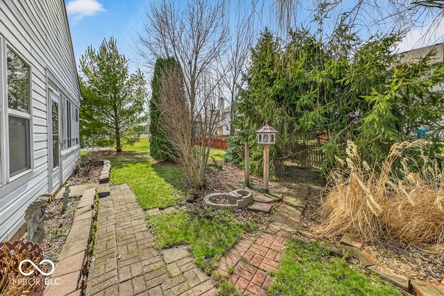 2212 Southlake Avenue E, Greenwood, IN 46143