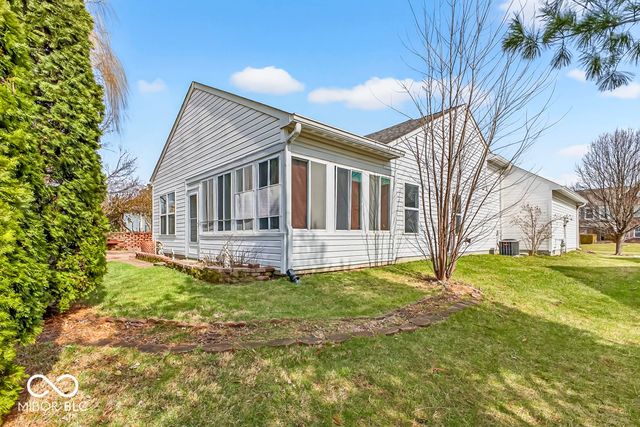 2212 Southlake Avenue E, Greenwood, IN 46143