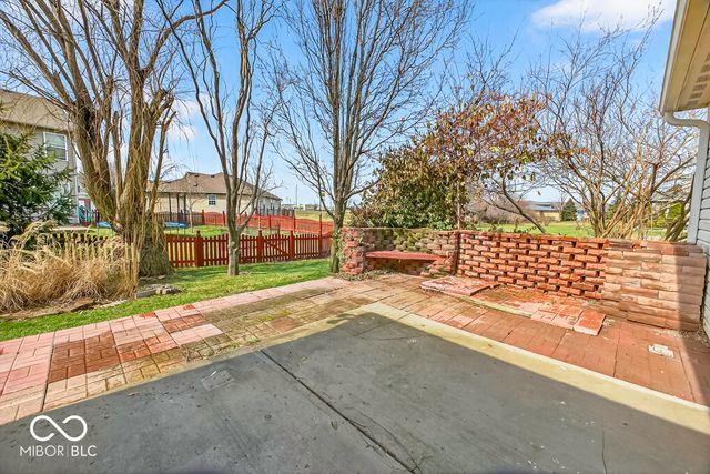 2212 Southlake Avenue E, Greenwood, IN 46143