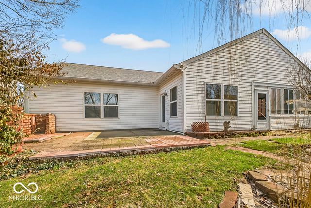 2212 Southlake Avenue E, Greenwood, IN 46143