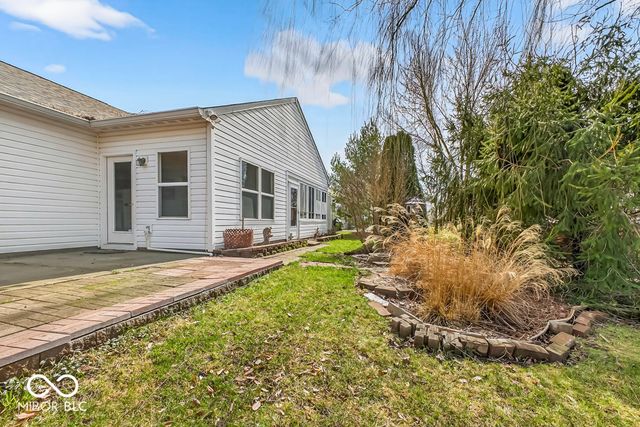 2212 Southlake Avenue E, Greenwood, IN 46143