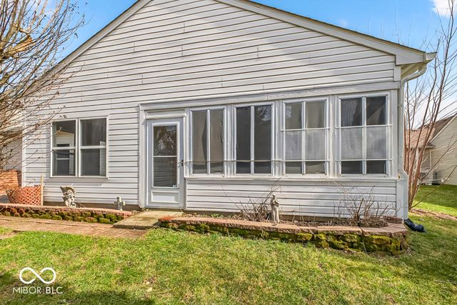 2212 Southlake Avenue E, Greenwood, IN 46143