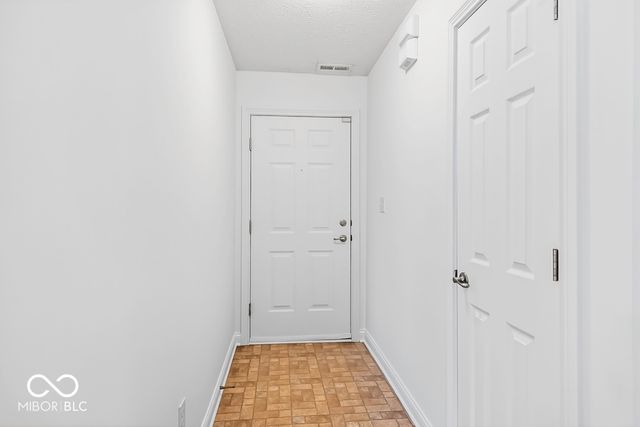 2212 Southlake Avenue E, Greenwood, IN 46143