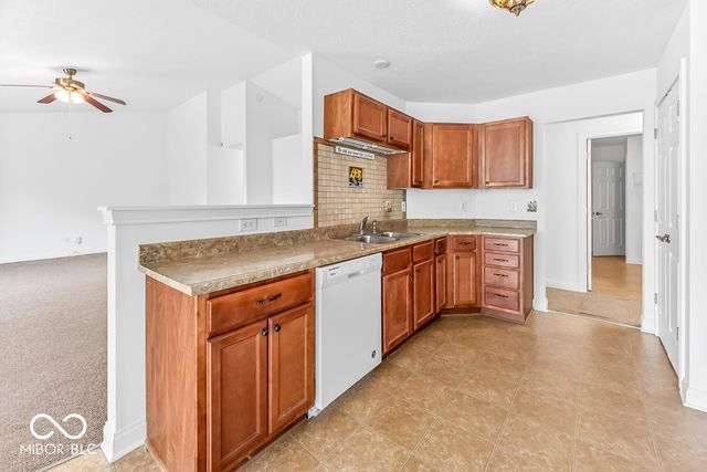 2212 Southlake Avenue E, Greenwood, IN 46143