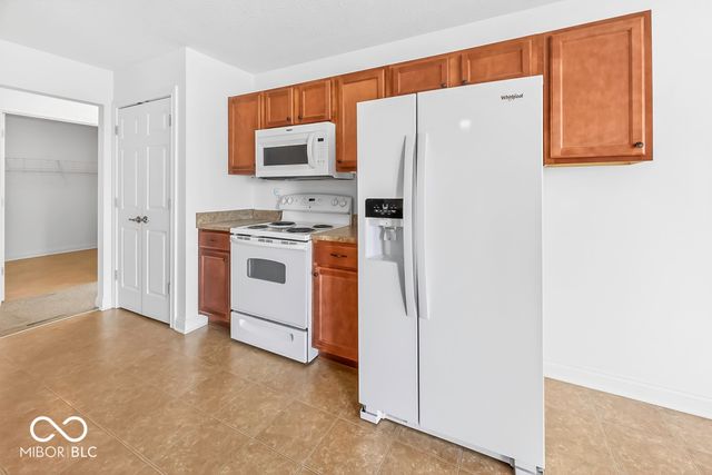 2212 Southlake Avenue E, Greenwood, IN 46143