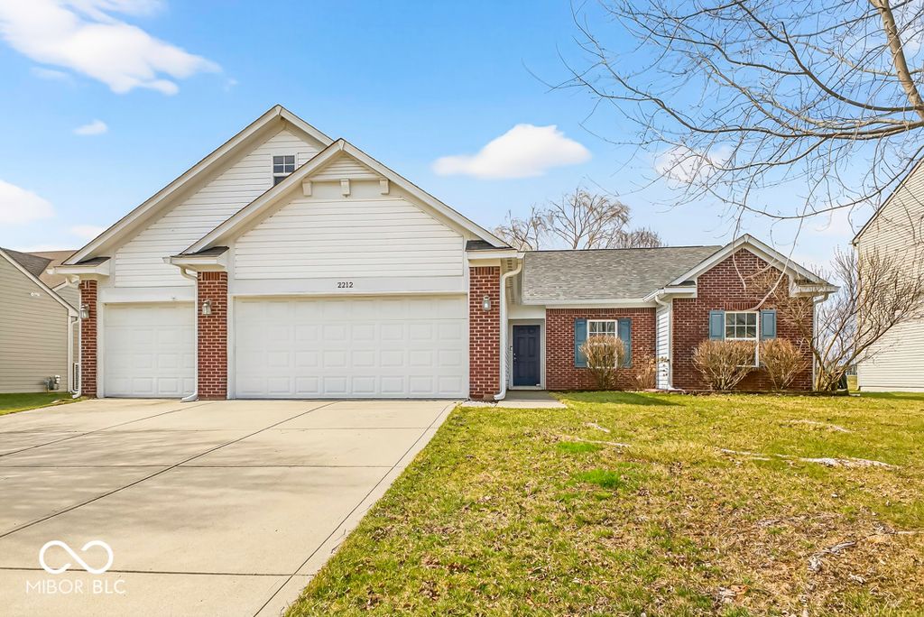 2212 Southlake Avenue E, Greenwood, IN 46143