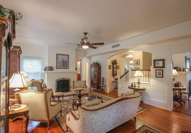 609 N Marshall St, Henderson, TX 75652