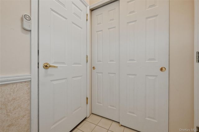 87 Carriage Lane 236, Plainview, NY 11803