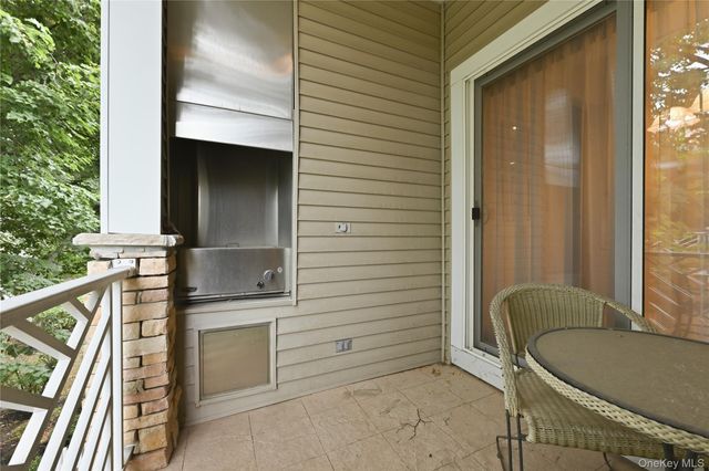 87 Carriage Lane 236, Plainview, NY 11803