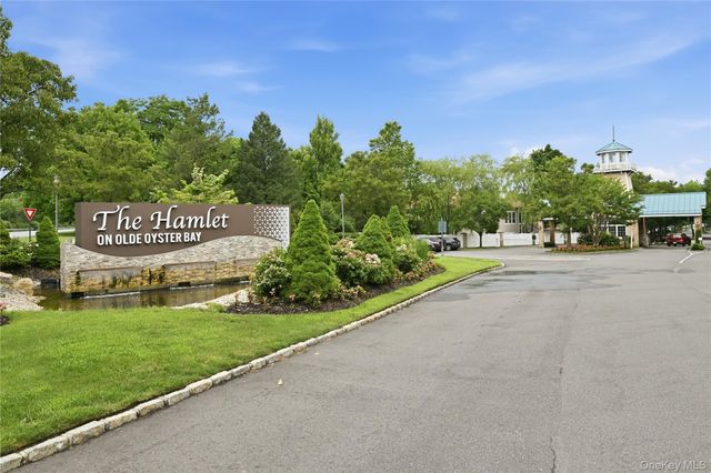87 Carriage Lane 236, Plainview, NY 11803