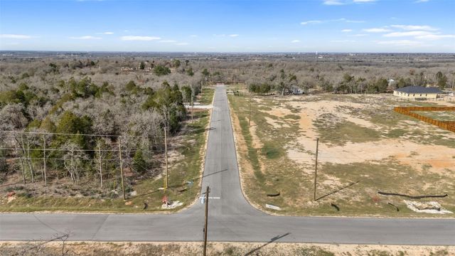 136 Las Alturas DR, Elgin, TX 78621