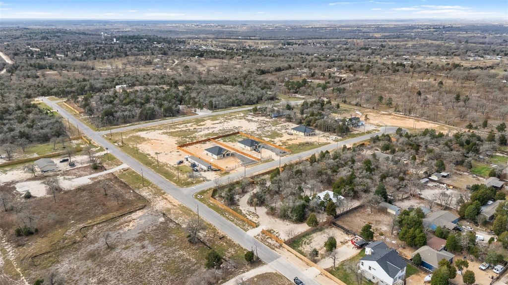 136 Las Alturas DR, Elgin, TX 78621