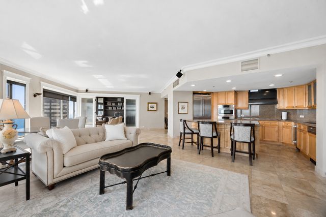 950 N Michigan Avenue 4202, Chicago, IL 60611