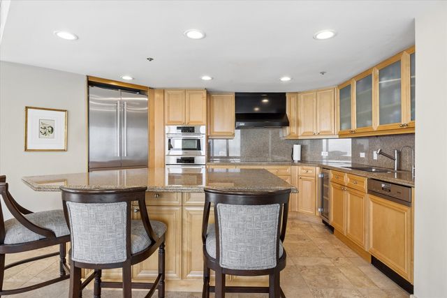 950 N Michigan Avenue 4202, Chicago, IL 60611