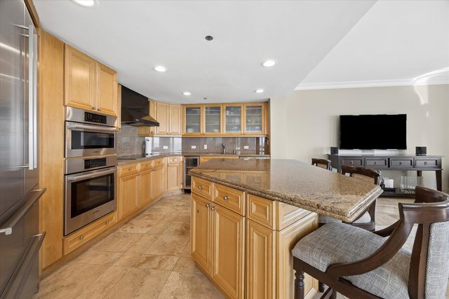 950 N Michigan Avenue 4202, Chicago, IL 60611