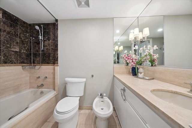950 N Michigan Avenue 4202, Chicago, IL 60611