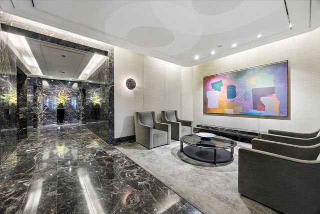 950 N Michigan Avenue 4202, Chicago, IL 60611