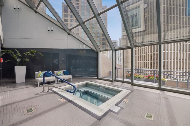 950 N Michigan Avenue 4202, Chicago, IL 60611