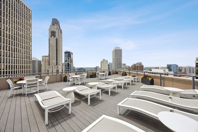 950 N Michigan Avenue 4202, Chicago, IL 60611