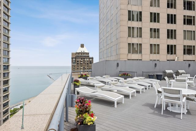 950 N Michigan Avenue 4202, Chicago, IL 60611