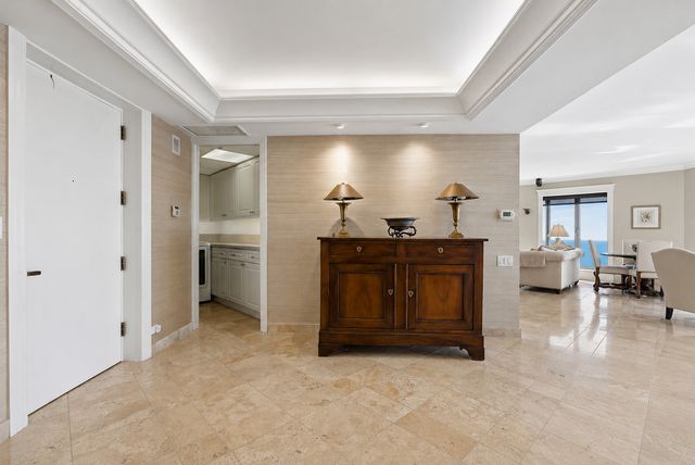 950 N Michigan Avenue 4202, Chicago, IL 60611