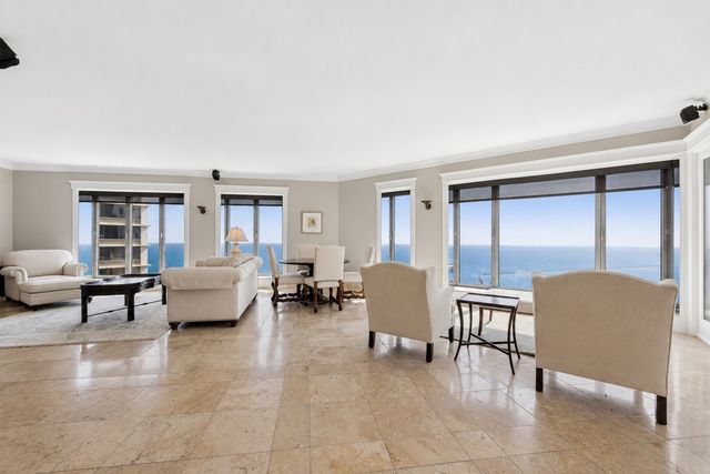 950 N Michigan Avenue 4202, Chicago, IL 60611