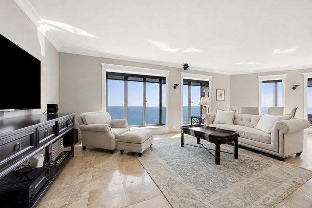 950 N Michigan Avenue 4202, Chicago, IL 60611