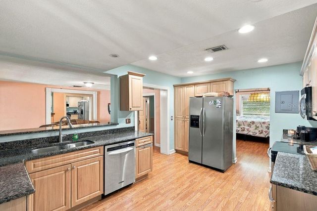 3909 W POWHATAN AVENUE, Tampa, FL 33614