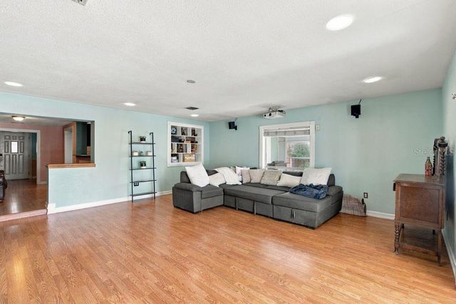 3909 W POWHATAN AVENUE, Tampa, FL 33614