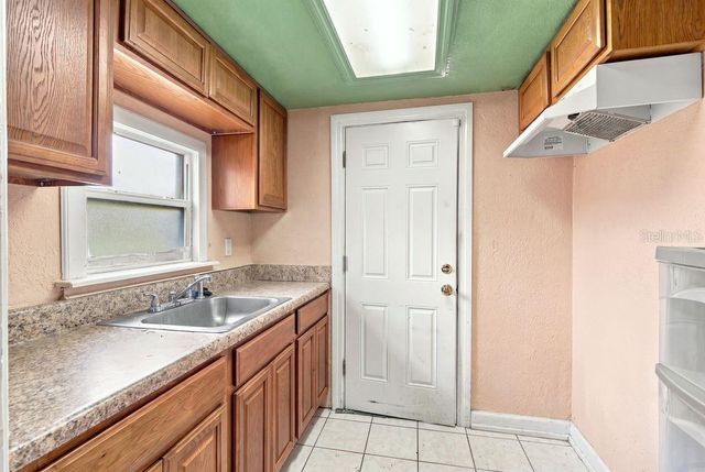 3909 W POWHATAN AVENUE, Tampa, FL 33614