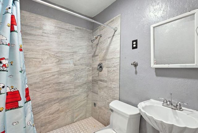 3909 W POWHATAN AVENUE, Tampa, FL 33614