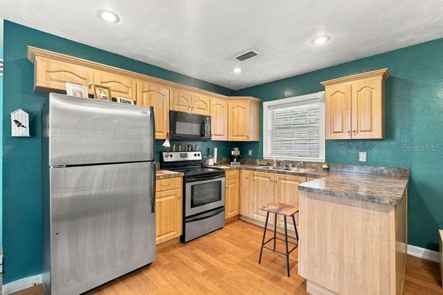 3909 W POWHATAN AVENUE, Tampa, FL 33614